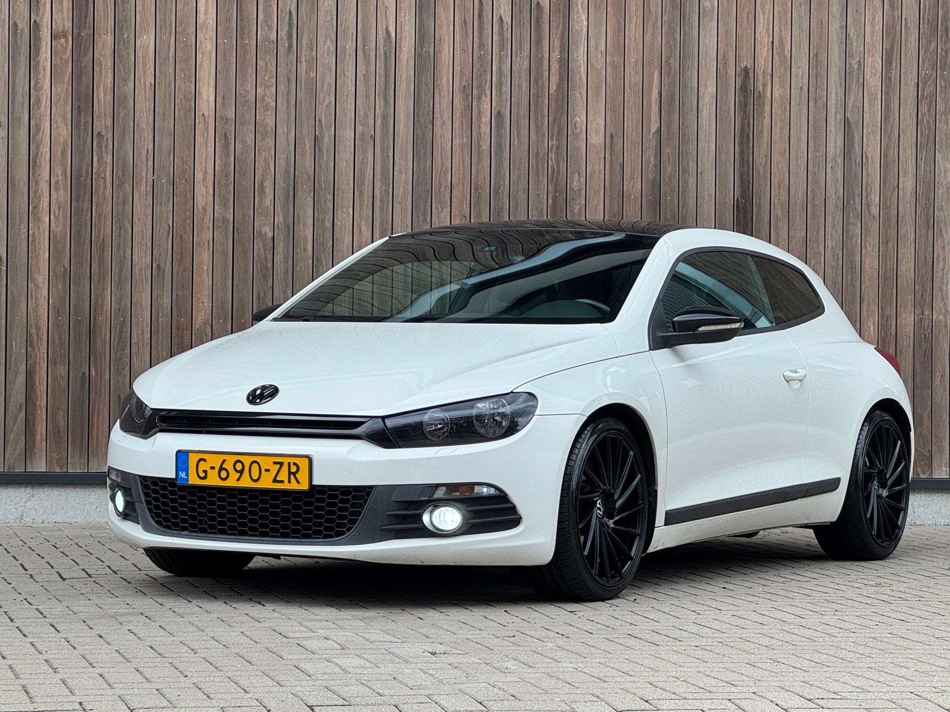 Volkswagen Scirocco 1.4 TSI R-Line / Pano / Leder, Voorwielaandrijving, Euro 5, 15 km/l, Gebruikt