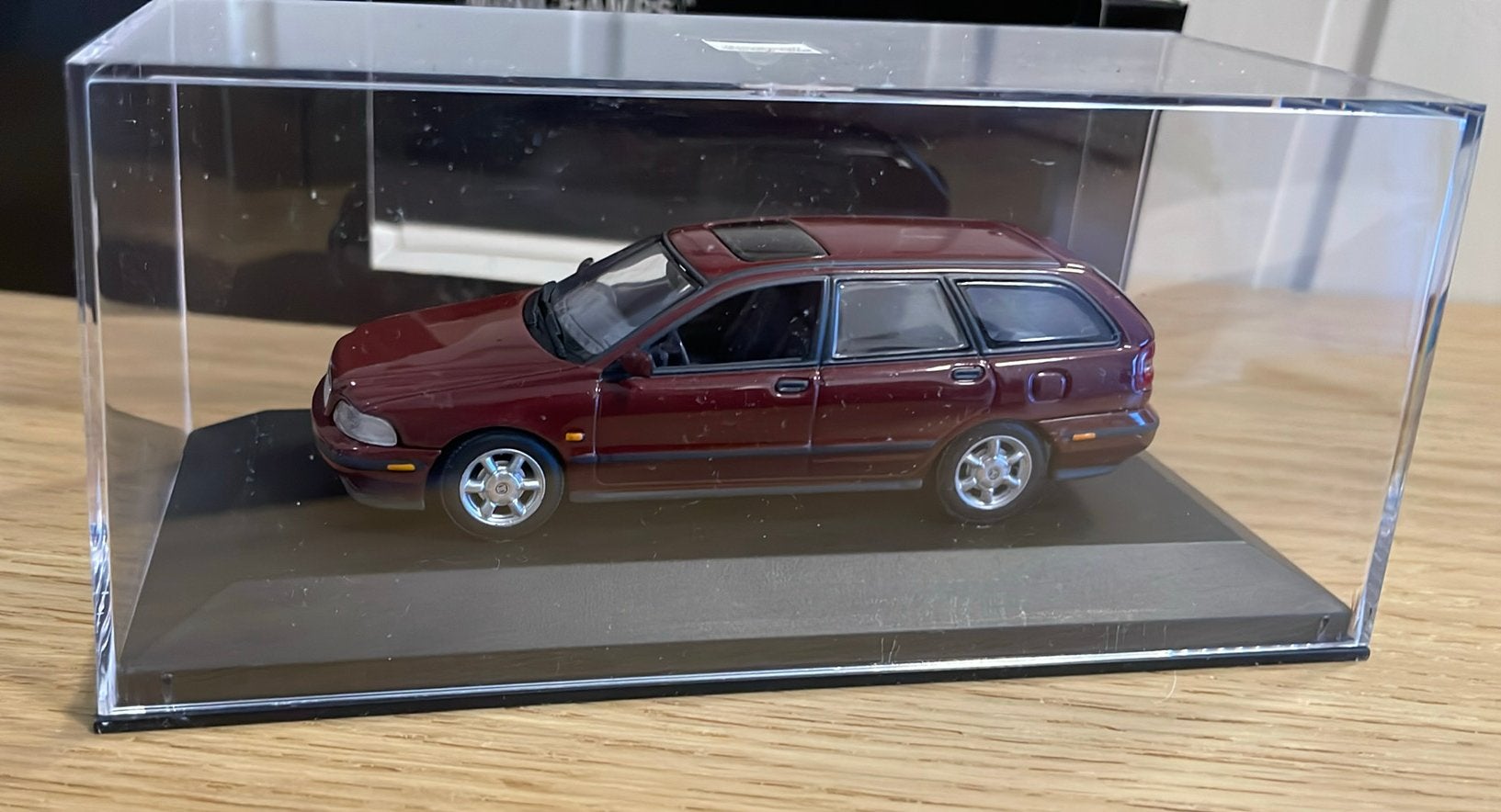 Volvo V40 1996 1:43, Hobby en Vrije tijd, Ophalen of Verzenden, Zo goed als nieuw, Auto, MiniChamps