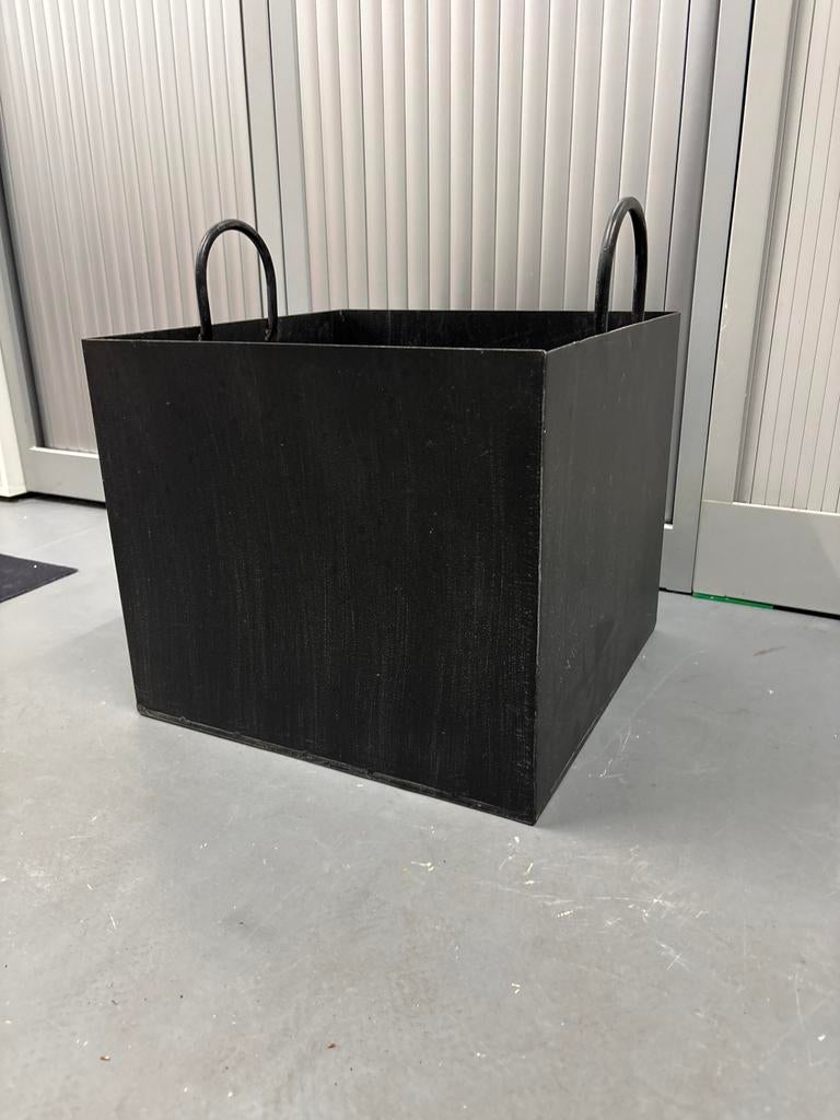 Zwarte metalen houtbak, Ophalen, Zo goed als nieuw, Vrijstaande haard, Houthaard