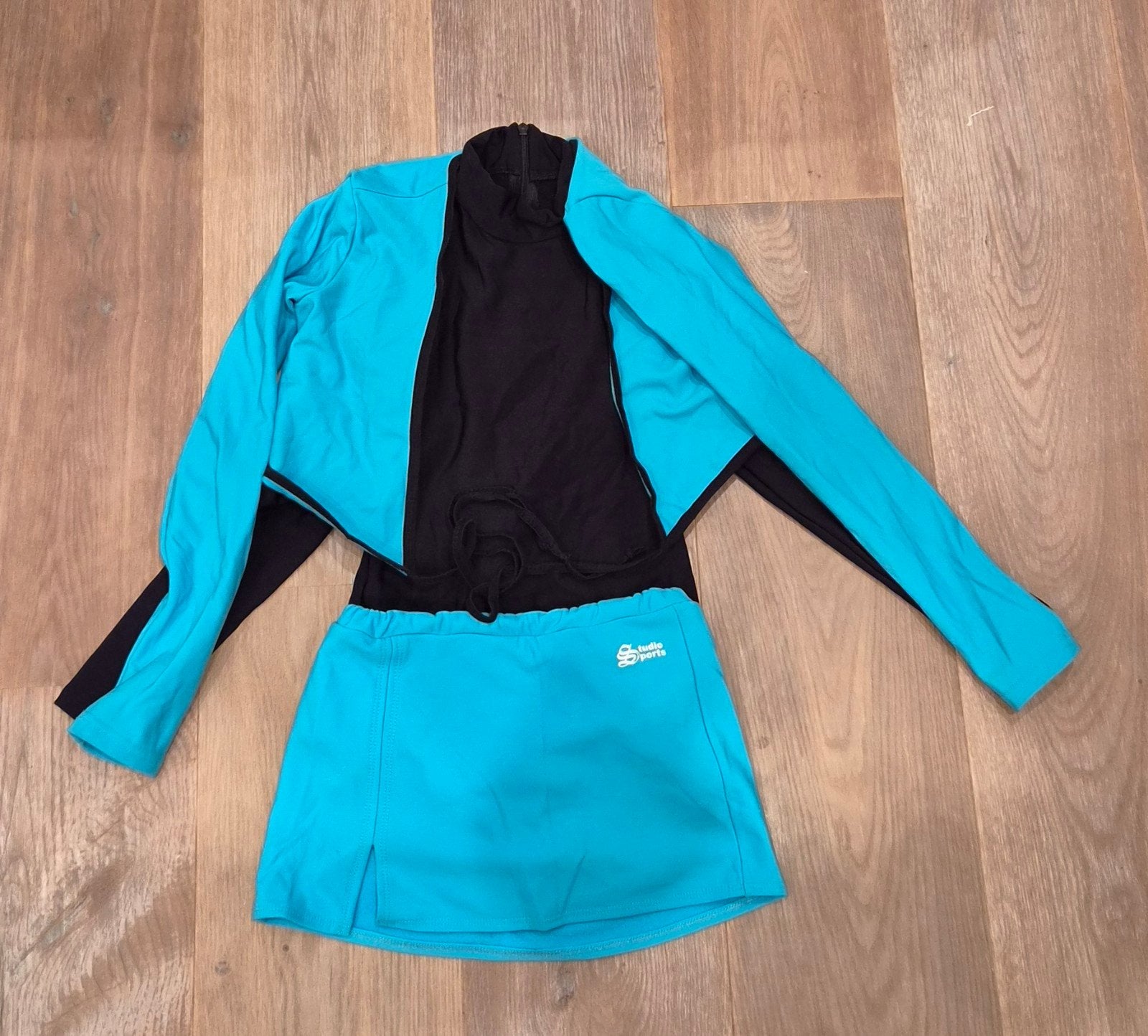 Studio Sports 3-delig thermopakje kunstschaatsen maat 146, Sport en Fitness, Schaatsen, Ophalen of Verzenden, Kunstschaatsen, Overige merken