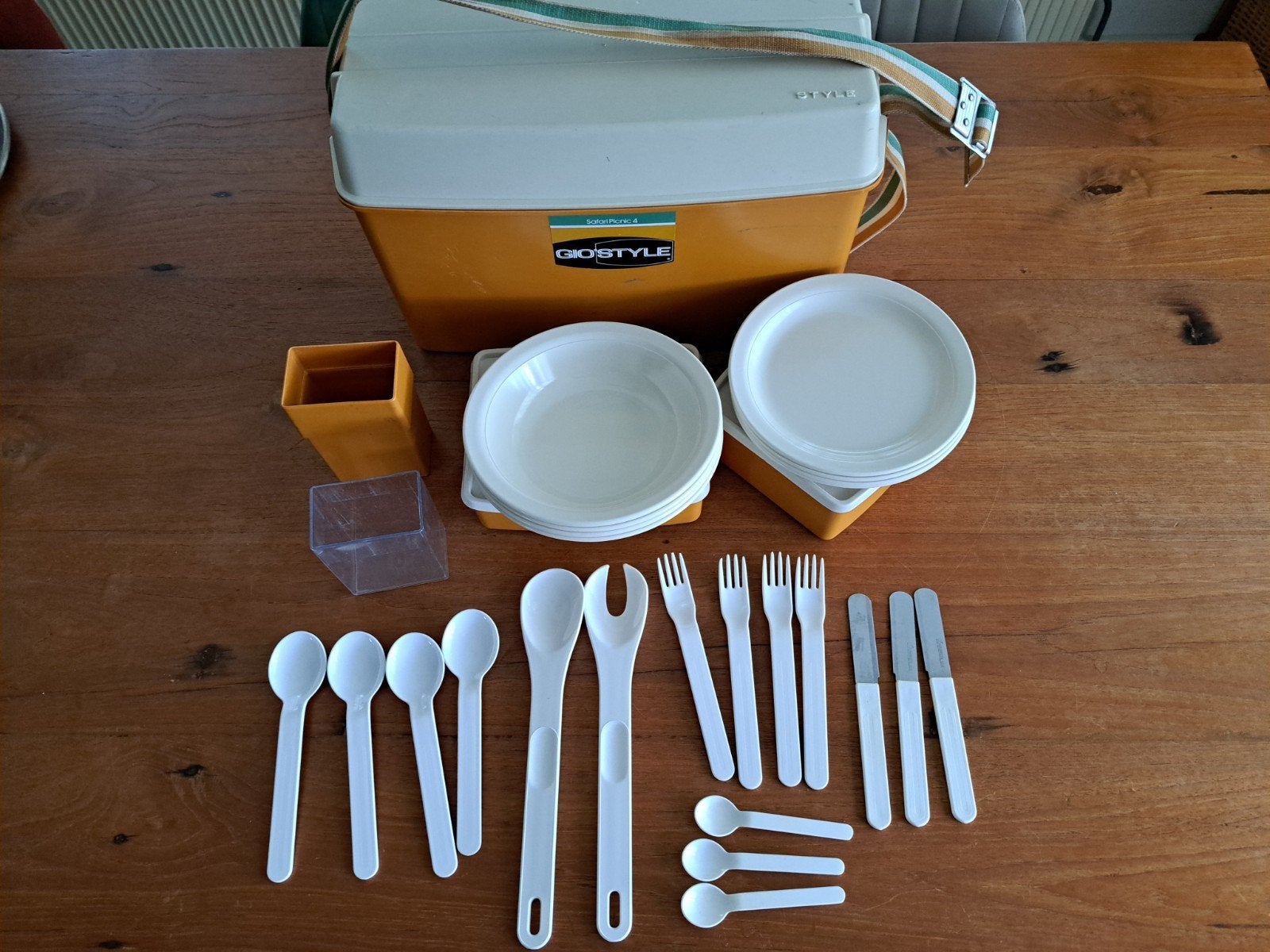 Retro vintage picknickset koelbox campingservies bestek set, Caravans en Kamperen, Ophalen, Gebruikt