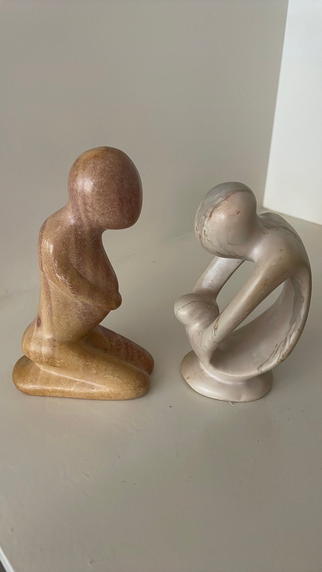 Zeepstenen beeldjes zwangere vrouw & moeder en kind, Ophalen of Verzenden, Zo goed als nieuw, Mens