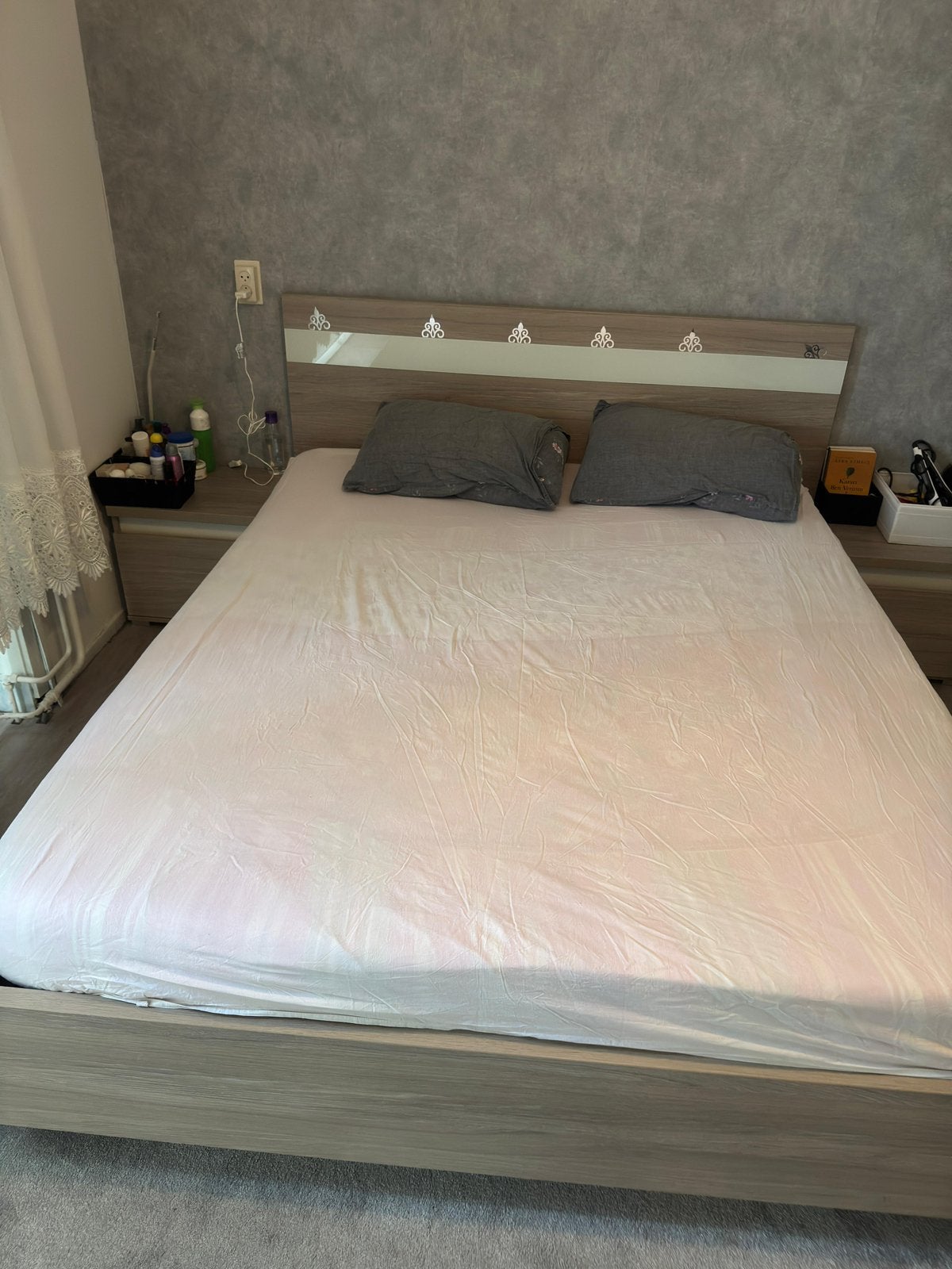 180x200 bed met berging incl matras, Huis en Inrichting, Slaapkamer | Complete slaapkamers, Ophalen, Zo goed als nieuw, Tweepersoons