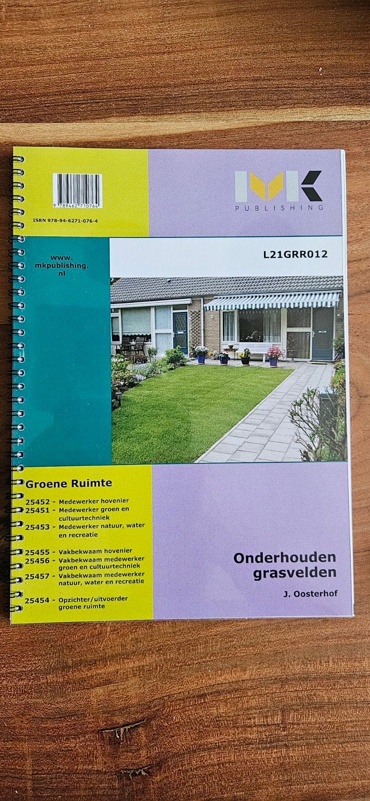 Onderhouden grasvelden - J. Oosterhof (MK Publishing), Ophalen of Verzenden, Zo goed als nieuw, J. Oosterhof, Tuinieren en Tuinplanten