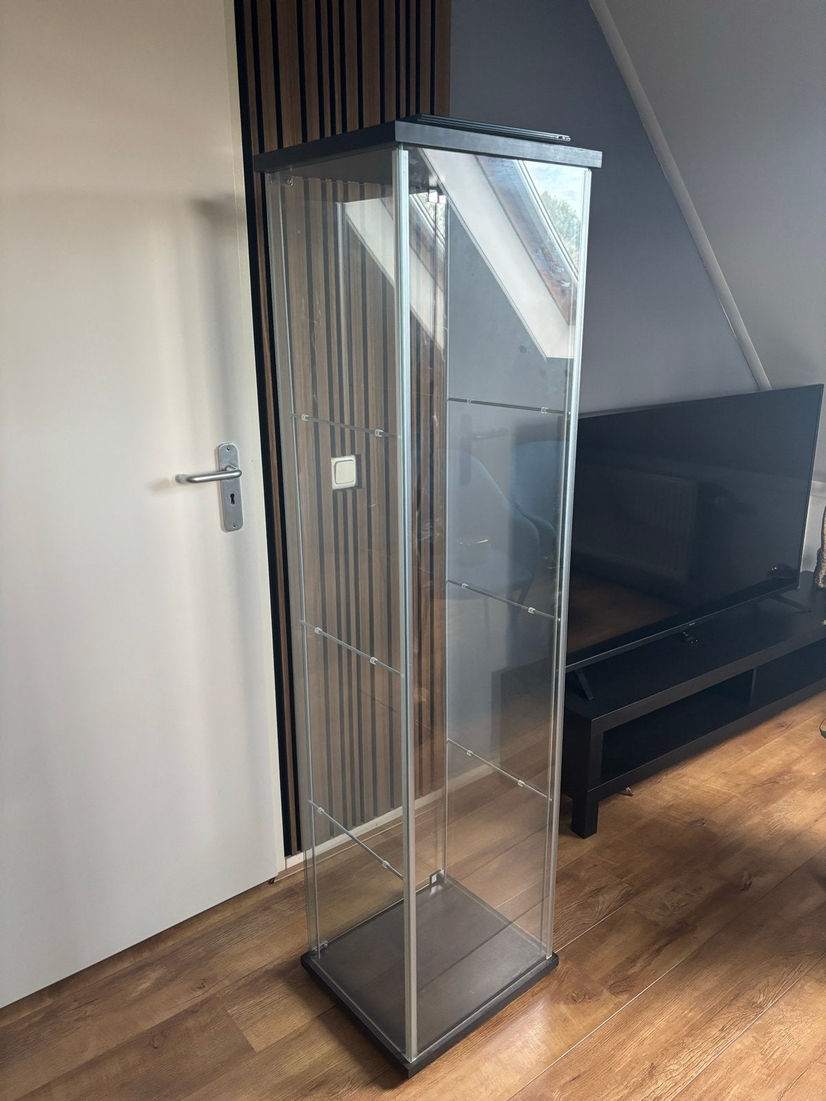 Glazen vitrinekast met planken, Met plank(en), Minder dan 50 cm, Gebruikt, 200 cm of meer