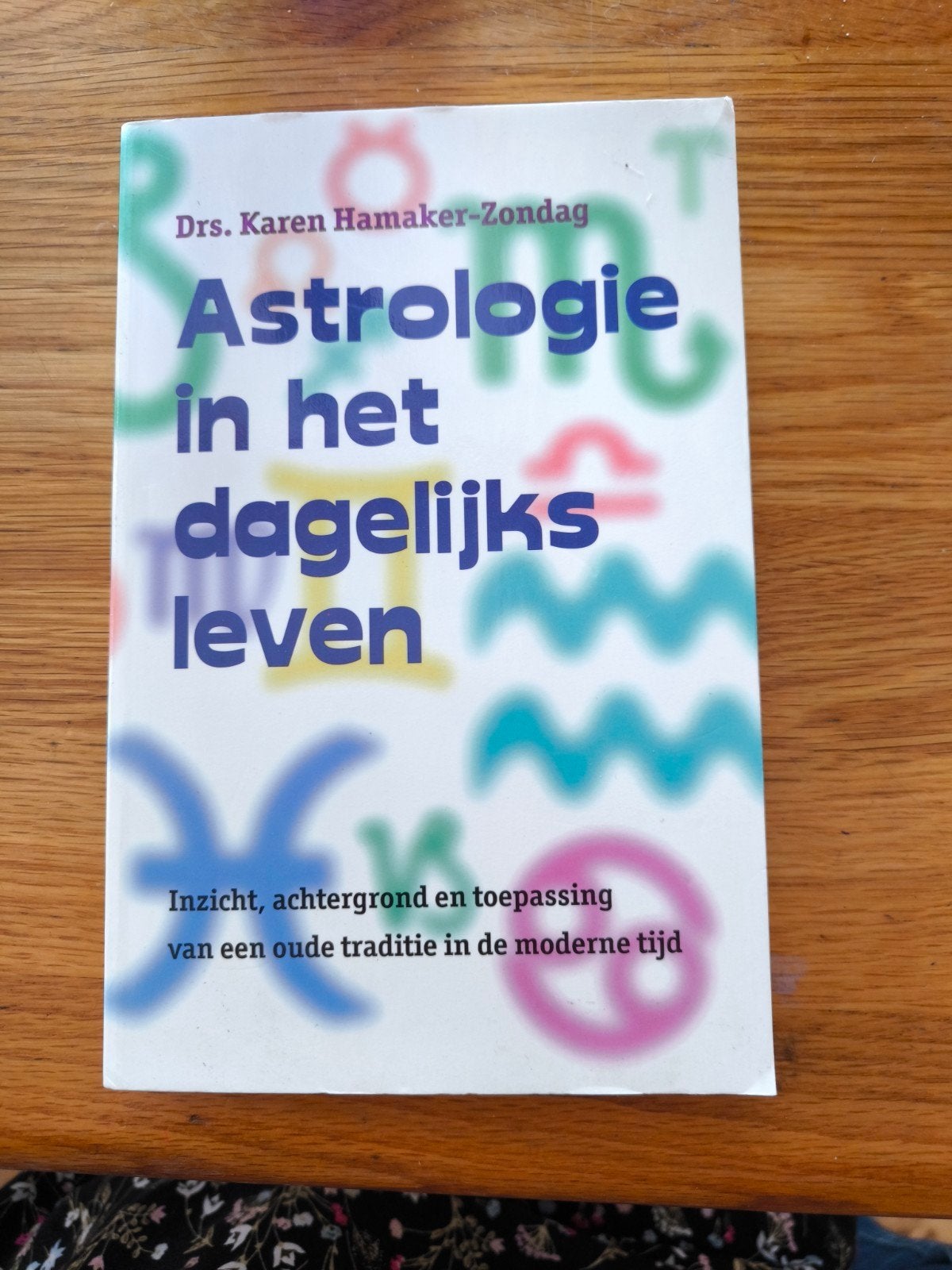 K.M. Hamaker-Zondag - Astrologie in het dagelijks leven, Achtergrond en Informatie, Astrologie, Ophalen of Verzenden, Zo goed als nieuw
