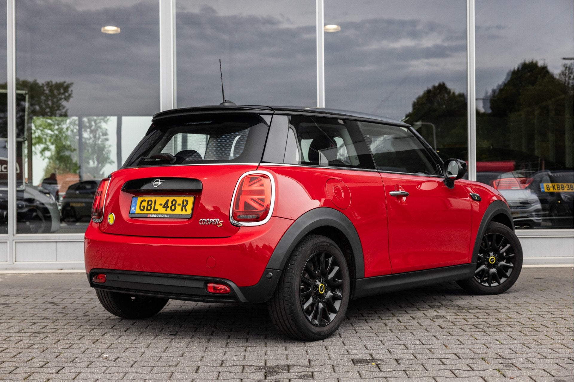 MINI Electric Classic 33 kWh | SOH 97% | Carplay | Navi, 12 maanden, Gebruikt, 1340 kg, 4 stoelen