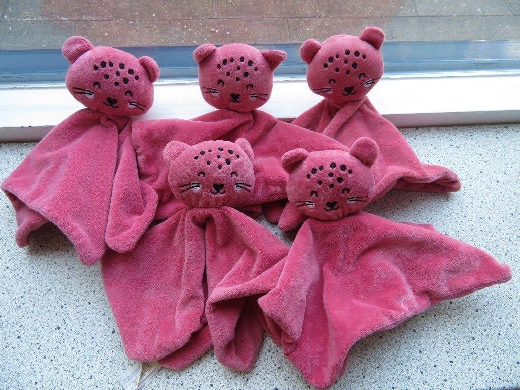 Knuffeldoek poes van Kruidvat Mundia BV dik roze velours, Ophalen of Verzenden, Zo goed als nieuw, Kat, Met label