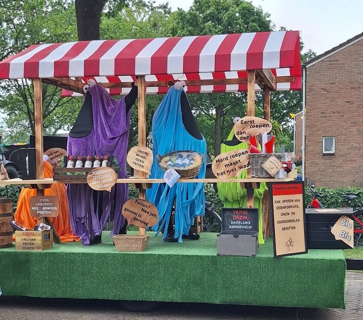 Te huur versierde wagen,  titel uitkramen, 2e prijs Uffelte, Ophalen, Carnaval