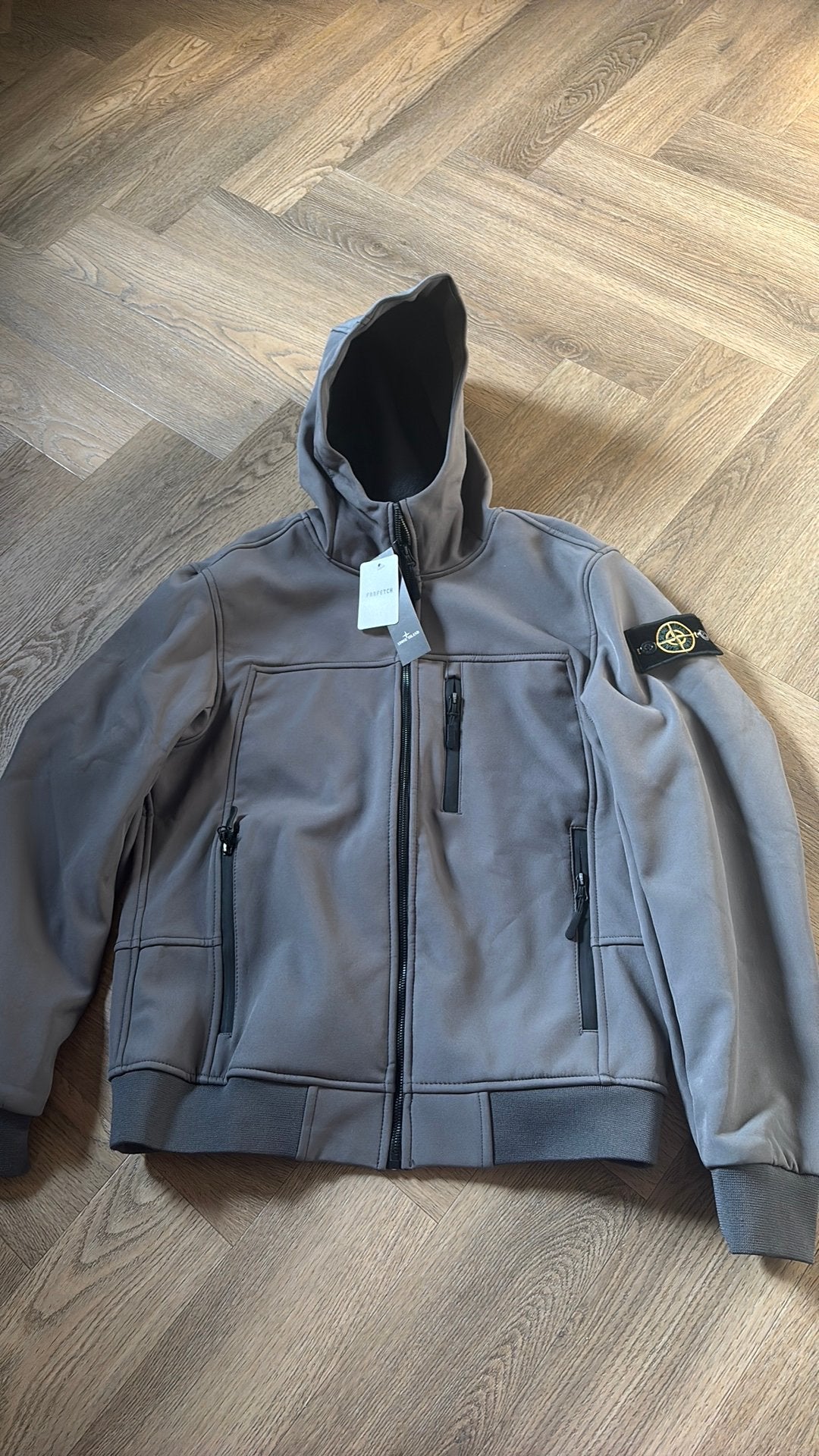2 stone island jassen en 2 parajumpers setjes, Ophalen of Verzenden, Nieuw
