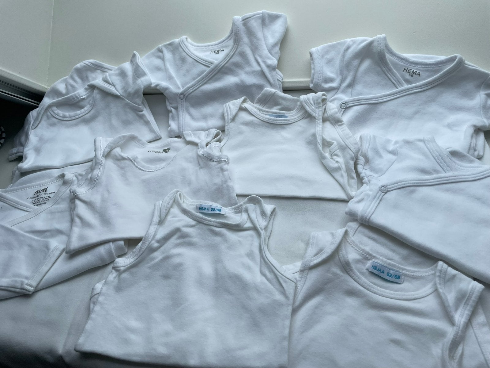 Rompertjes wit, Ophalen of Verzenden, Zo goed als nieuw, Jongetje of Meisje, Nacht- of Onderkleding