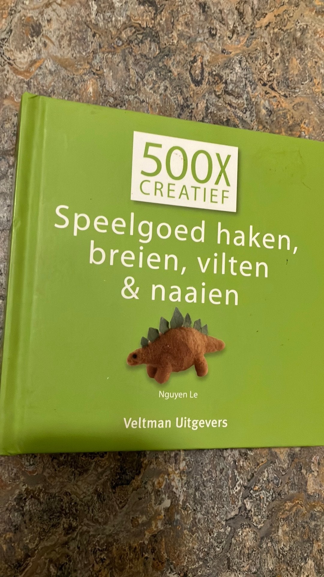 Le Nguyen - Speelgoed haken, breien, vilten en naaien, Boeken, Breien en Haken, Ophalen of Verzenden, Zo goed als nieuw, Le Nguyen