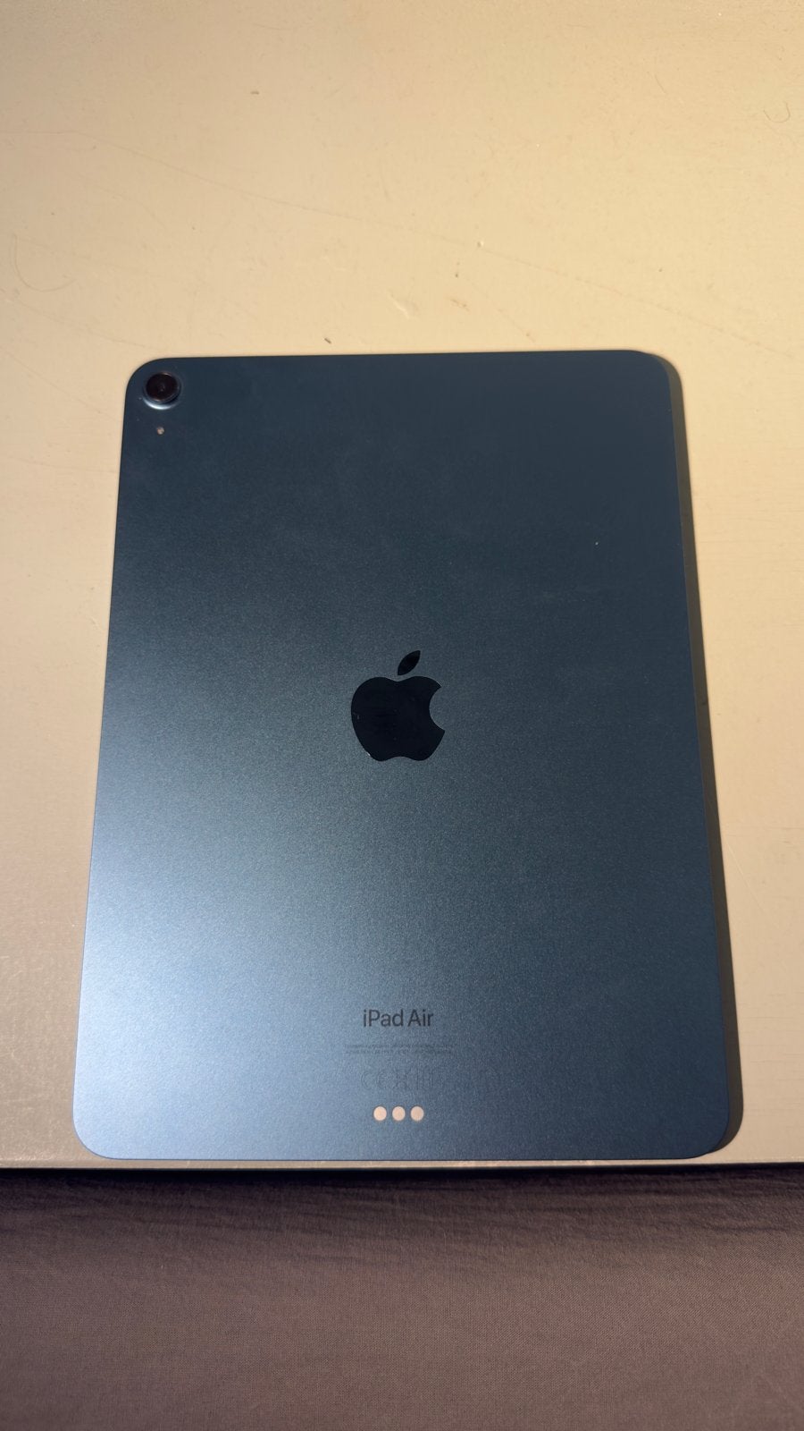 Foto 4 van iPad Air 5 (64GB, Wi-Fi, Blauw) + Toetsenbordhoes + Apple Pe
