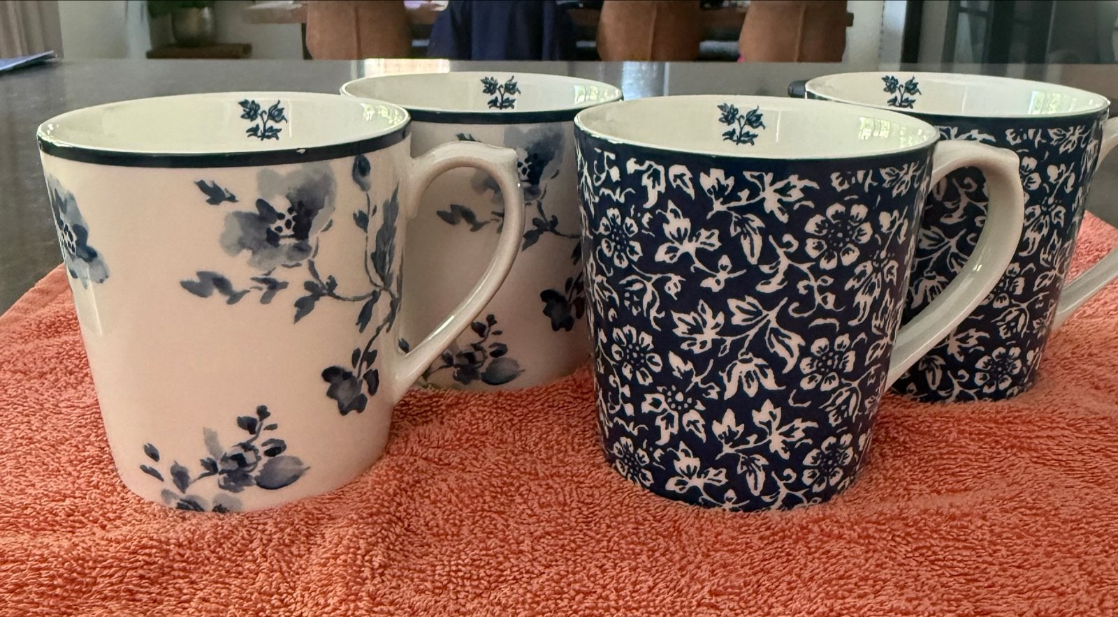Set van 4 mokken laura ashley, Huis en Inrichting, Keuken | Servies, Zo goed als nieuw, Kop(pen) en/of Schotel(s), Overige stijlen