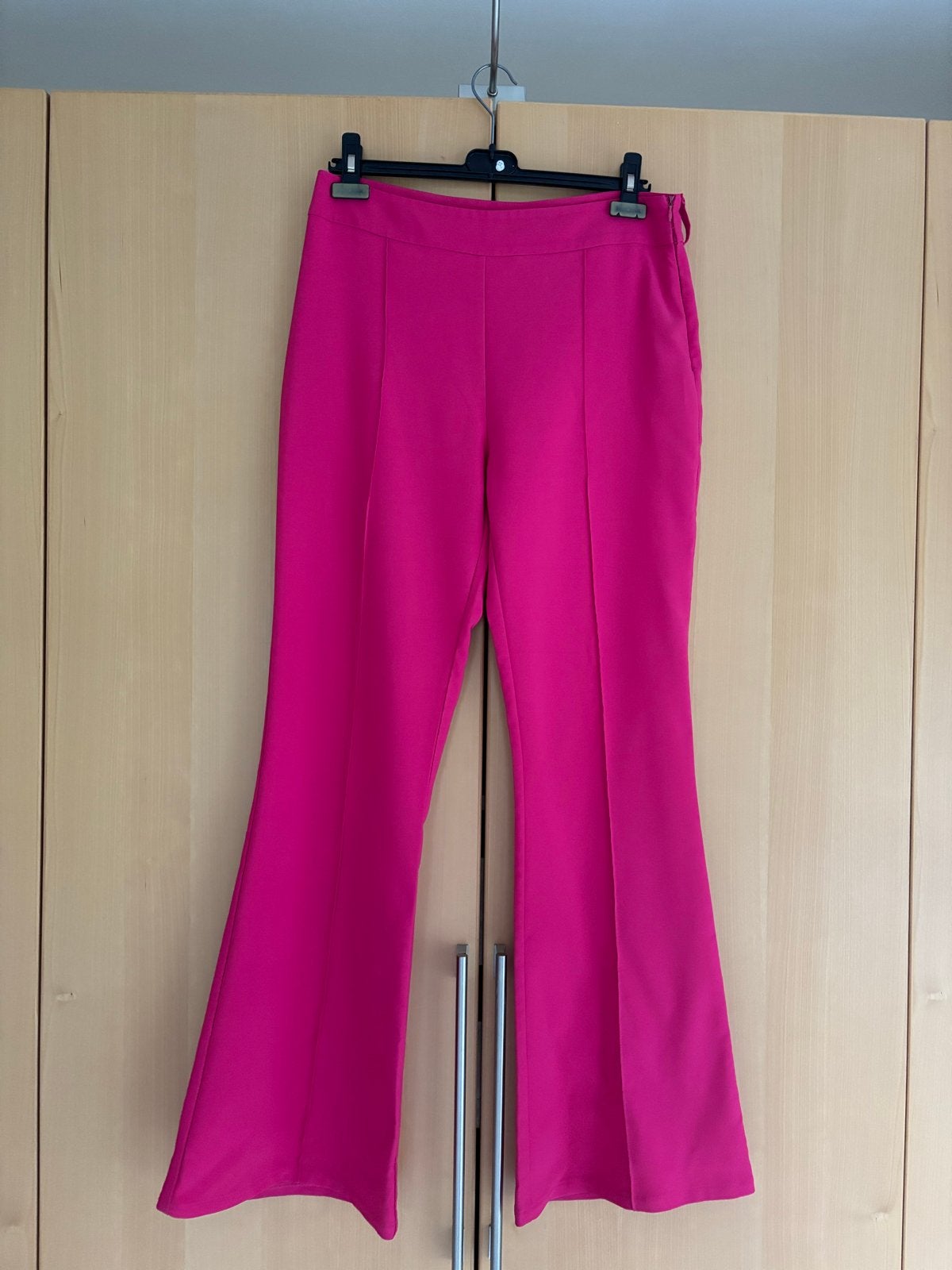 Rinascimento Fuchsia Flared Broek - Maat L, Maat 42/44 (L), Ophalen of Verzenden, Zo goed als nieuw, Roze