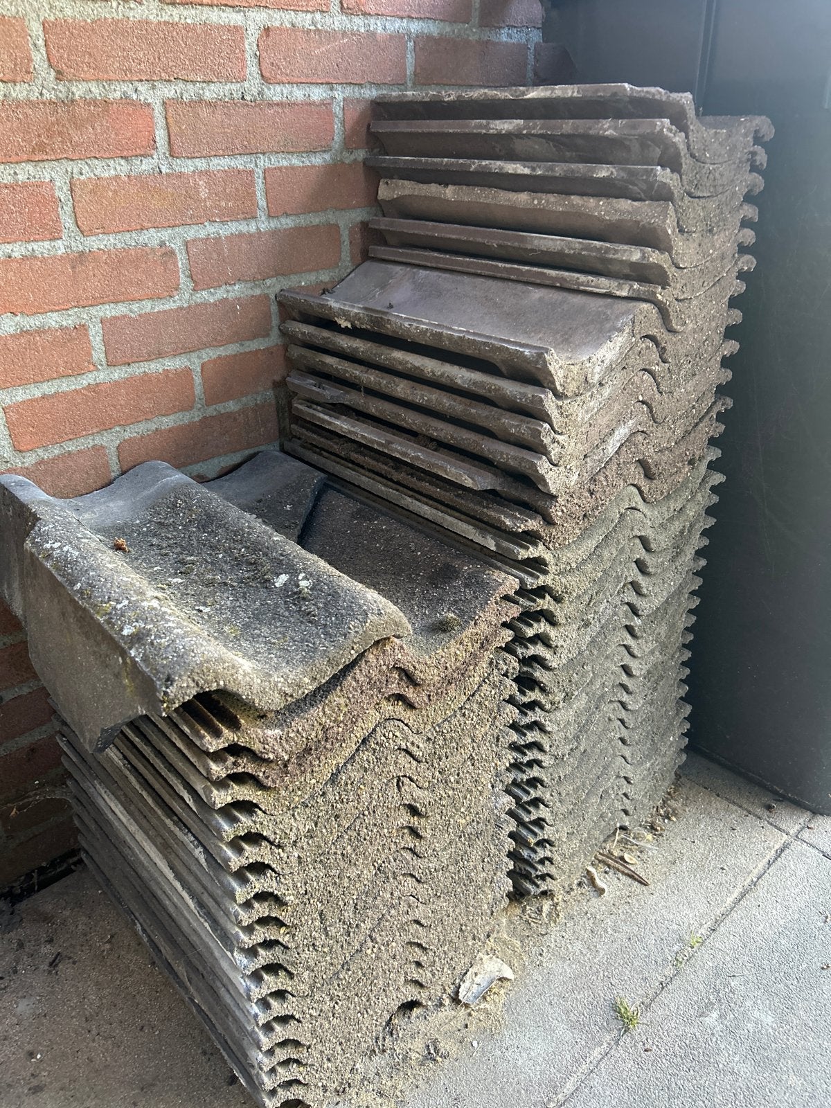 Gebruikte Sneldek dakpannen - Grijs, ca. 6m², Doe-het-zelf en Verbouw, Dakpannen en Dakbedekking, Ophalen, Steen of Klei, Dakpannen