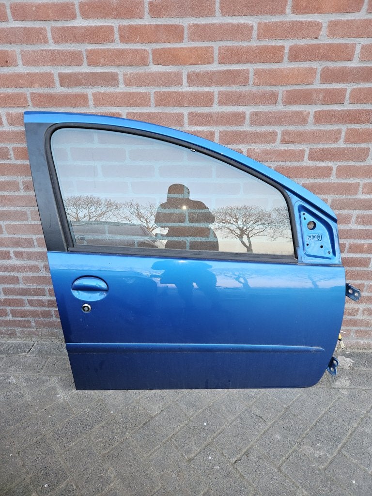 DEUR RECHTSVOOR PEUGEOT 107 / CITROEN C1 / TOYOTA AYGO BLAUW, Auto-onderdelen, Niet ingevuld, Gebruikt, Citroën, Deur