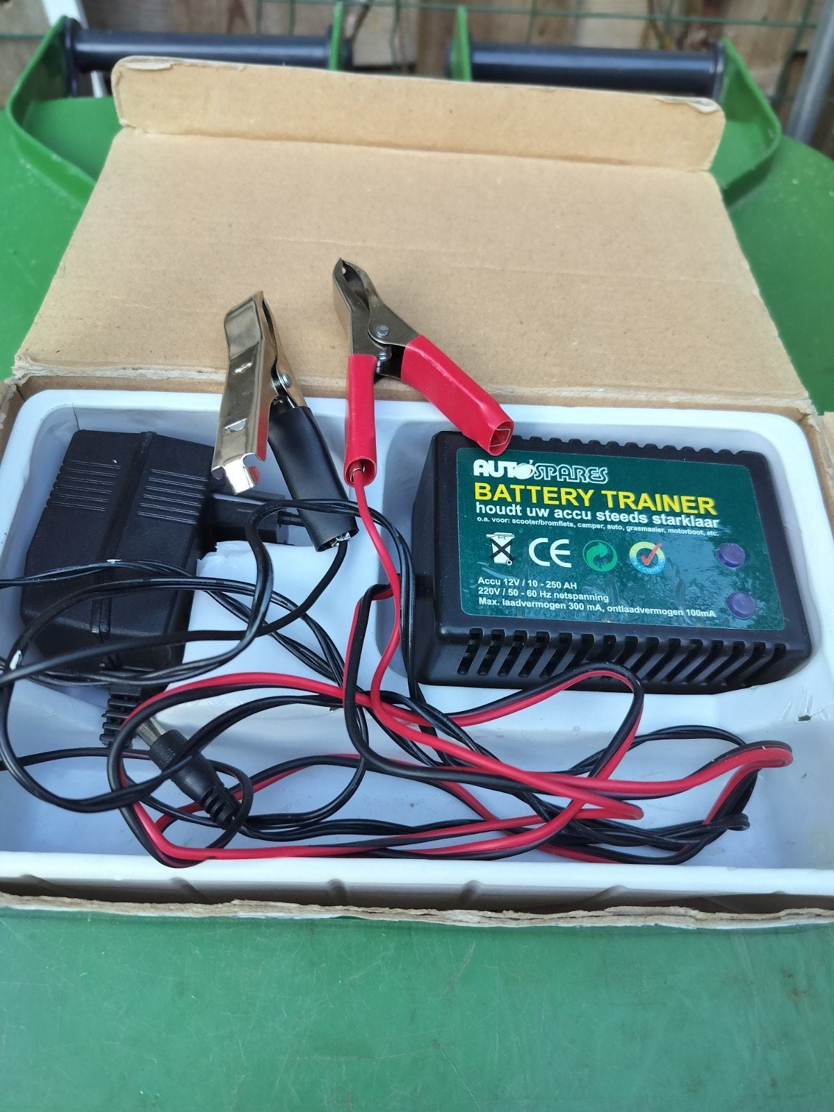 Accu Oplader 12V - Battery Trainer voor Auto,, Ophalen