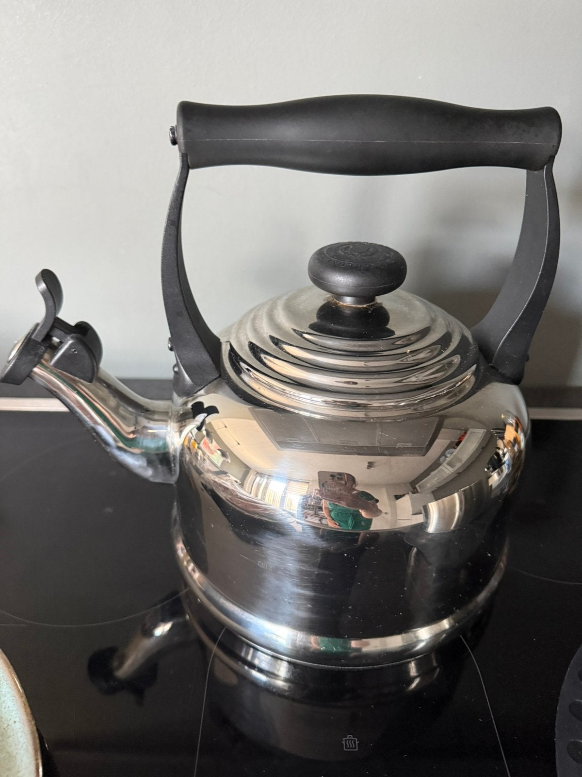 Le creuset fluitketel, Witgoed en Apparatuur, Waterkokers, 2 liter of meer, Ophalen of Verzenden, Zo goed als nieuw