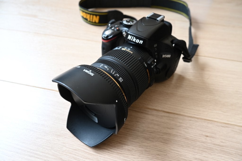 Nikon D5100 met Sigma 17-50 mm F2.8 Incl. Accessoires, Ophalen, Gebruikt, Spiegelreflex, Ingebouwde flitser