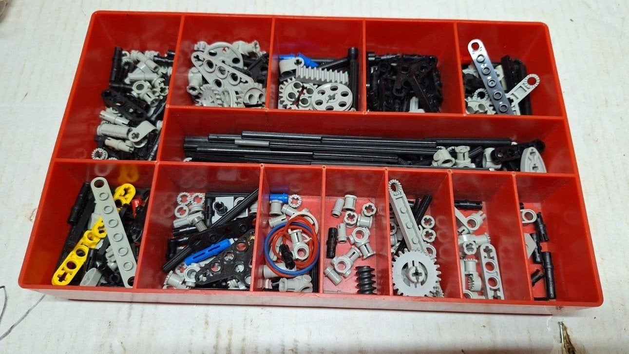 Bakje met techniek lego onderdelen, Ophalen of Verzenden