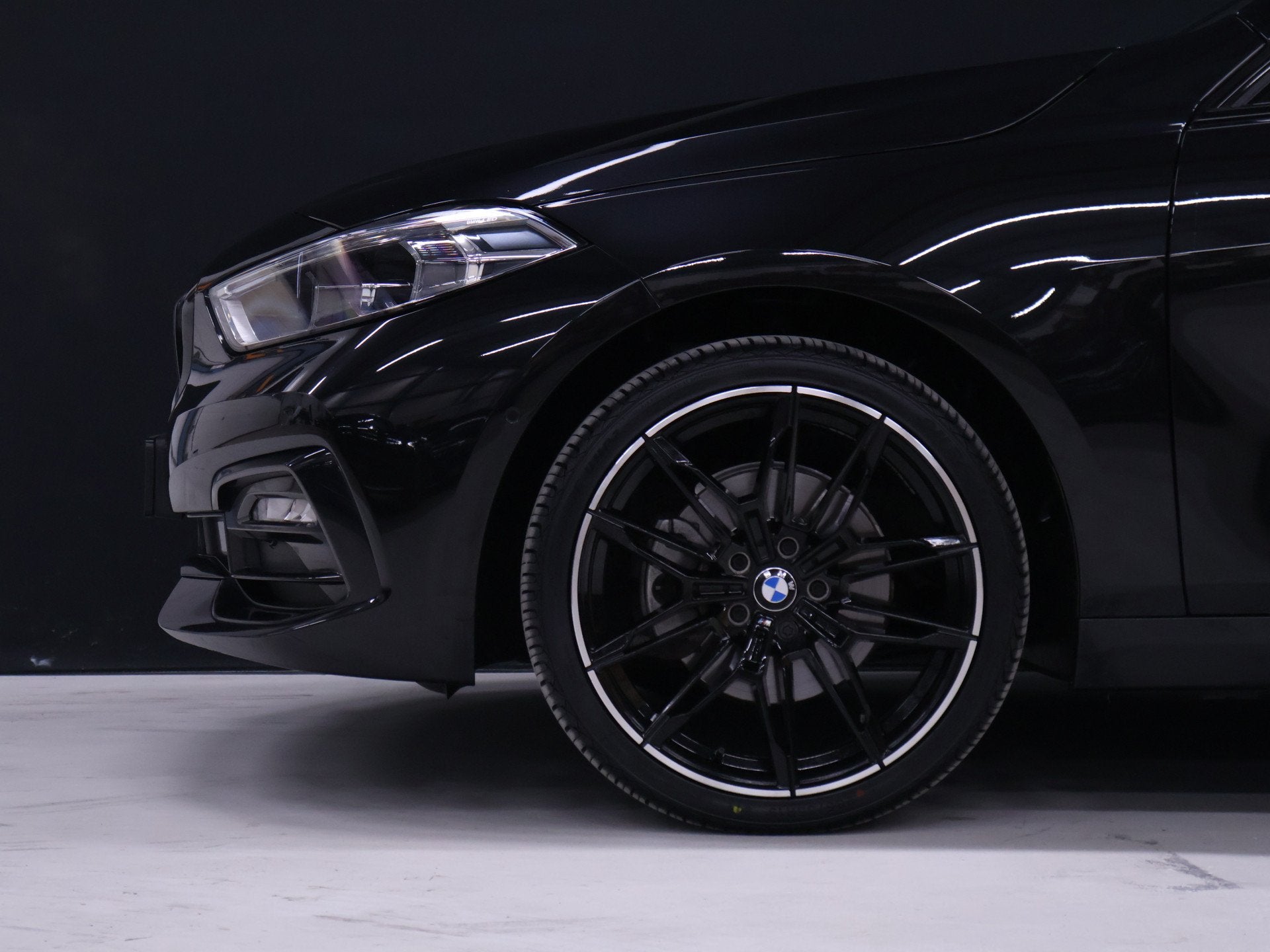 BMW 1-serie 118i M Sport Business Edition [SCHUIFDAK, APPLE, 136 pk, Gebruikt, Automatische klimaatregeling, Zwart