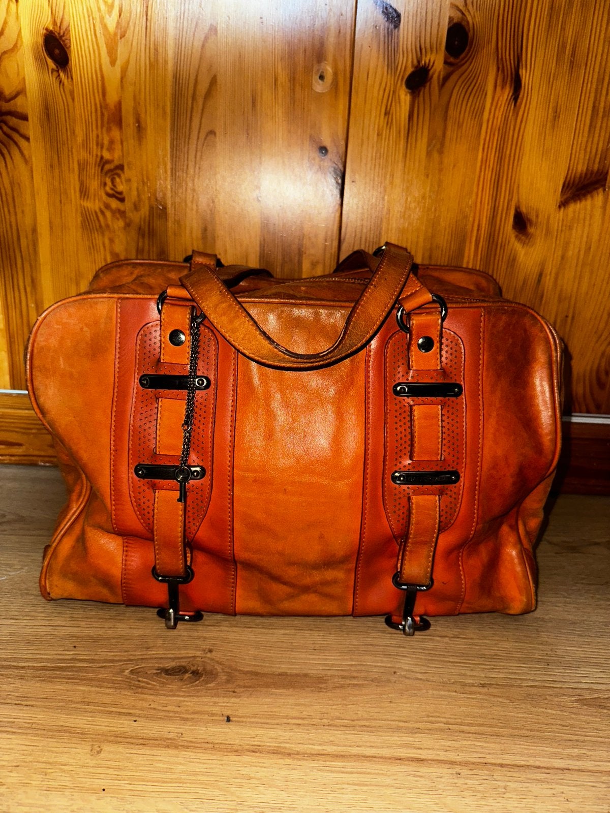 Balenciaga Chevre Porforated, Ophalen of Verzenden, Zo goed als nieuw, Bruin, Schoudertasje