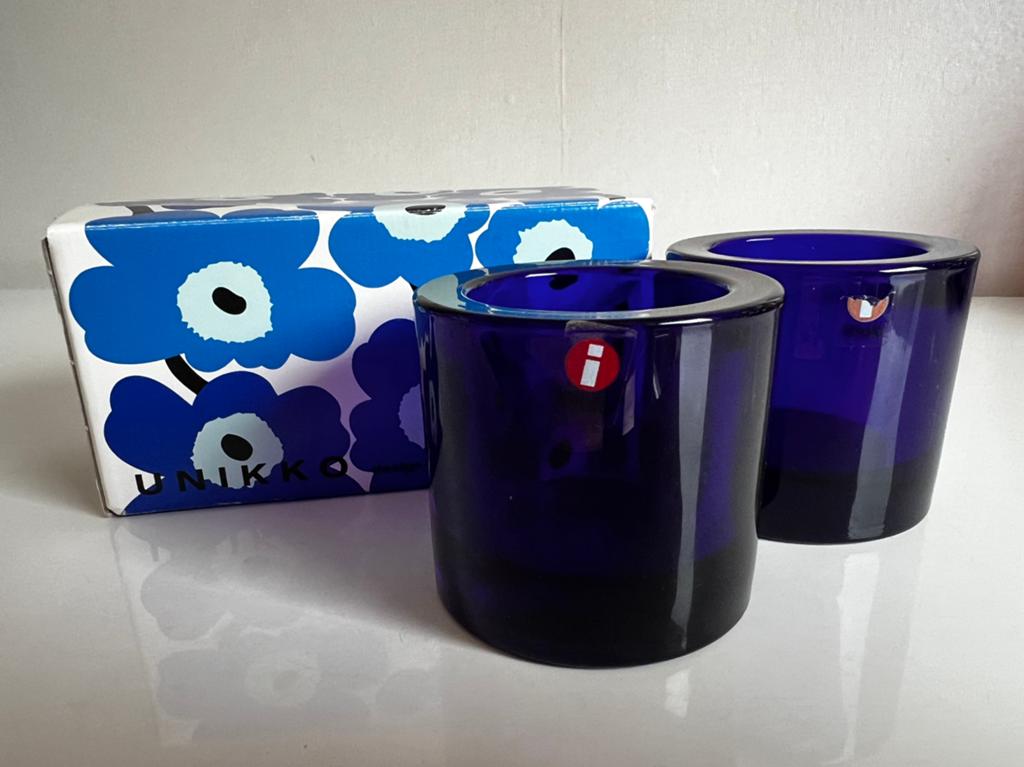 2 Iittala  Marimekko ‘Unikko’ Kivi Blue Kandelaar in Doos, Huis en Inrichting, Woonaccessoires | Kandelaars en Kaarsen, Overige materialen