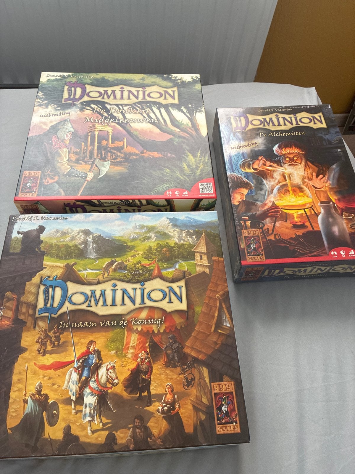 Dominion bordspellen: Basisspel + 2 uitbreidingen, Hobby en Vrije tijd, Gezelschapsspellen | Bordspellen, Drie of vier spelers