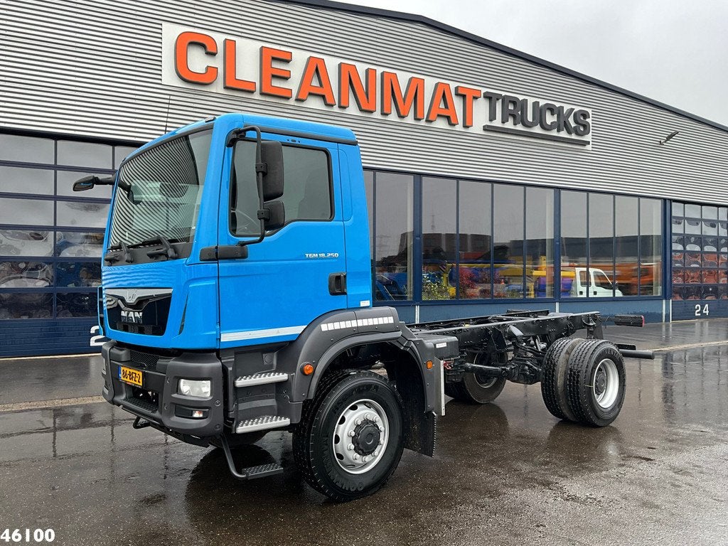 MAN TGM 18.250 4x4 Euro 6 Full Steel Manual Just 3.979 km!, Euro 6, 252 pk, MAN, Origineel Nederlands