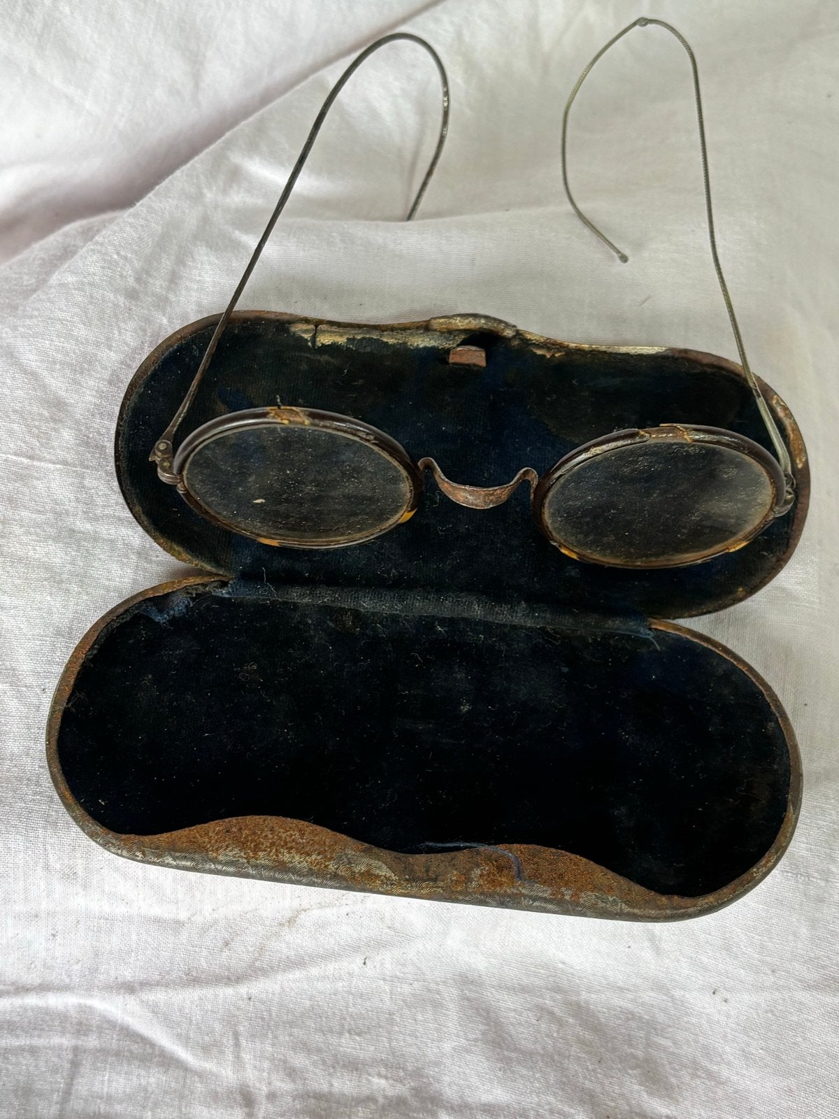 Antieke bril met schildpadmontuur en metalen etui, Ophalen of Verzenden