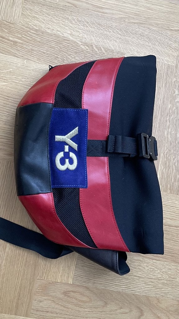 Yohji Yamamoto Y-3 Fidlock Fanny Leather Cross Body Bag, Sieraden, Tassen en Uiterlijk, Tassen | Schoudertassen, Ophalen of Verzenden