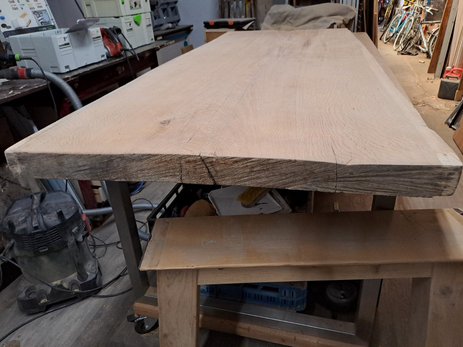 Foto 3 van Zware Eiken Boomstam Tafel - 210x88/84cm, 6cm blad