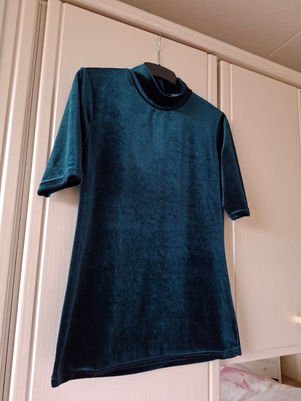 donker groen shirt maat 40 polyester fluweel 2 euro, Kleding | Dames, Maat 38/40 (M), Zeeman, Nieuw, Ophalen of Verzenden