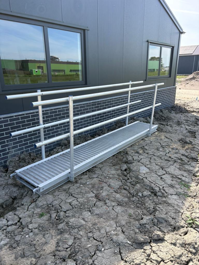 Te koop, ASC loopbrug circa 3,80m lang, Doe-het-zelf en Verbouw, Steigers, Ophalen, Zo goed als nieuw, Overige typen, 2 tot 5 meter