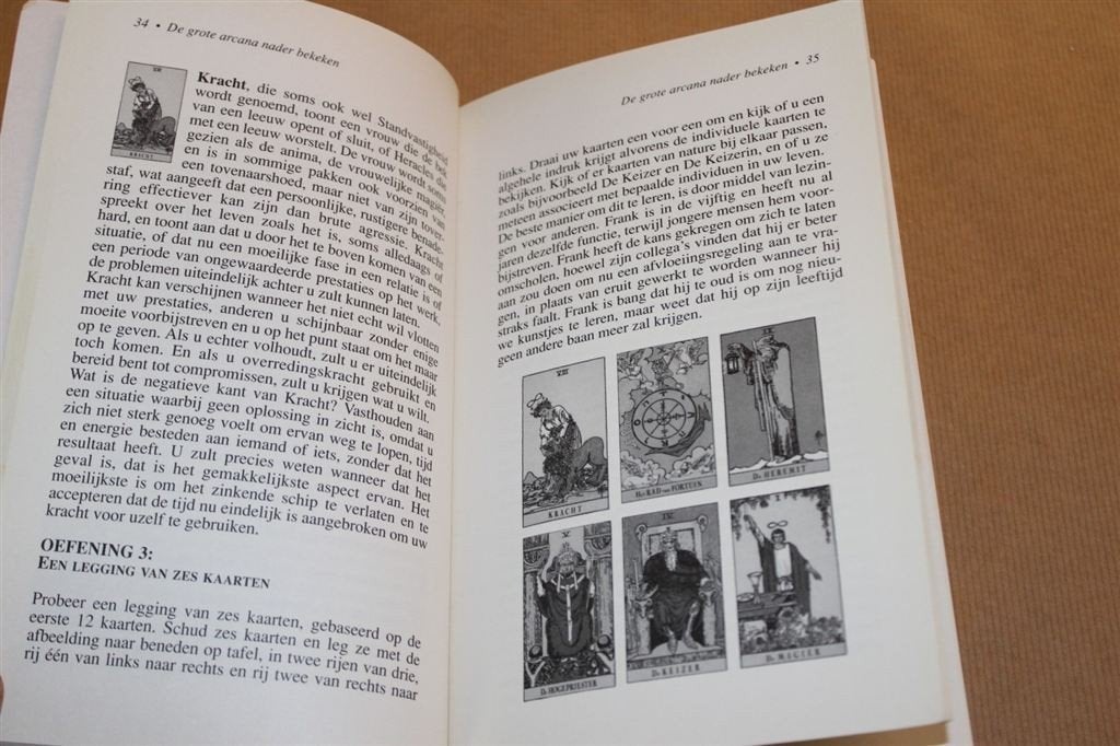 Tarot. Cassandra Eason. Handleiding leren omgaan..., Boeken, Ophalen of Verzenden, Gelezen, Overige onderwerpen, Achtergrond en Informatie