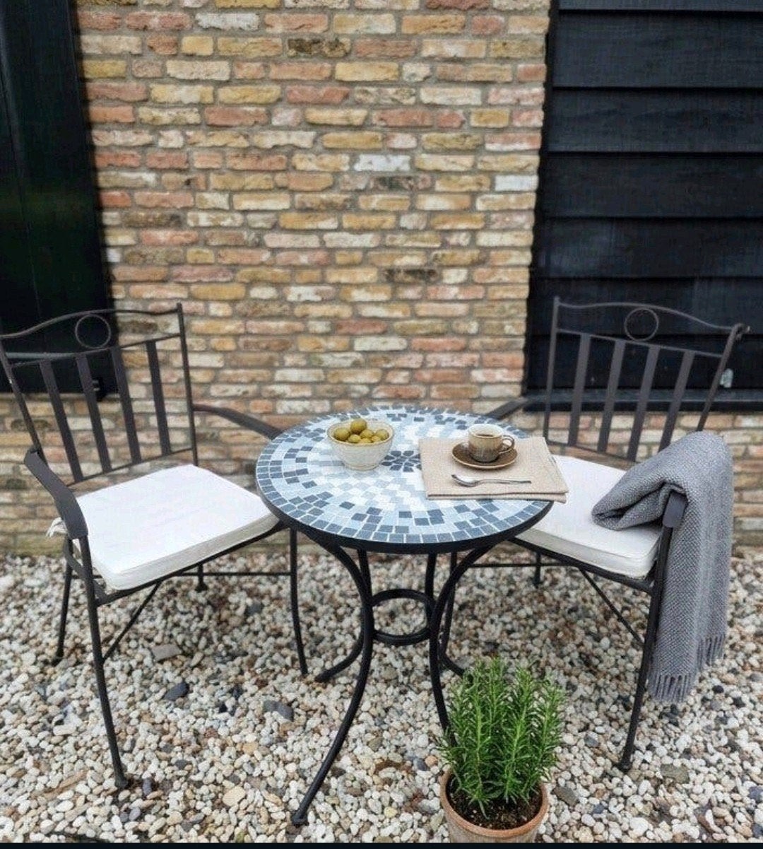 Charmante bistroset met mozaïekblad en comfortabele kussens, Ophalen