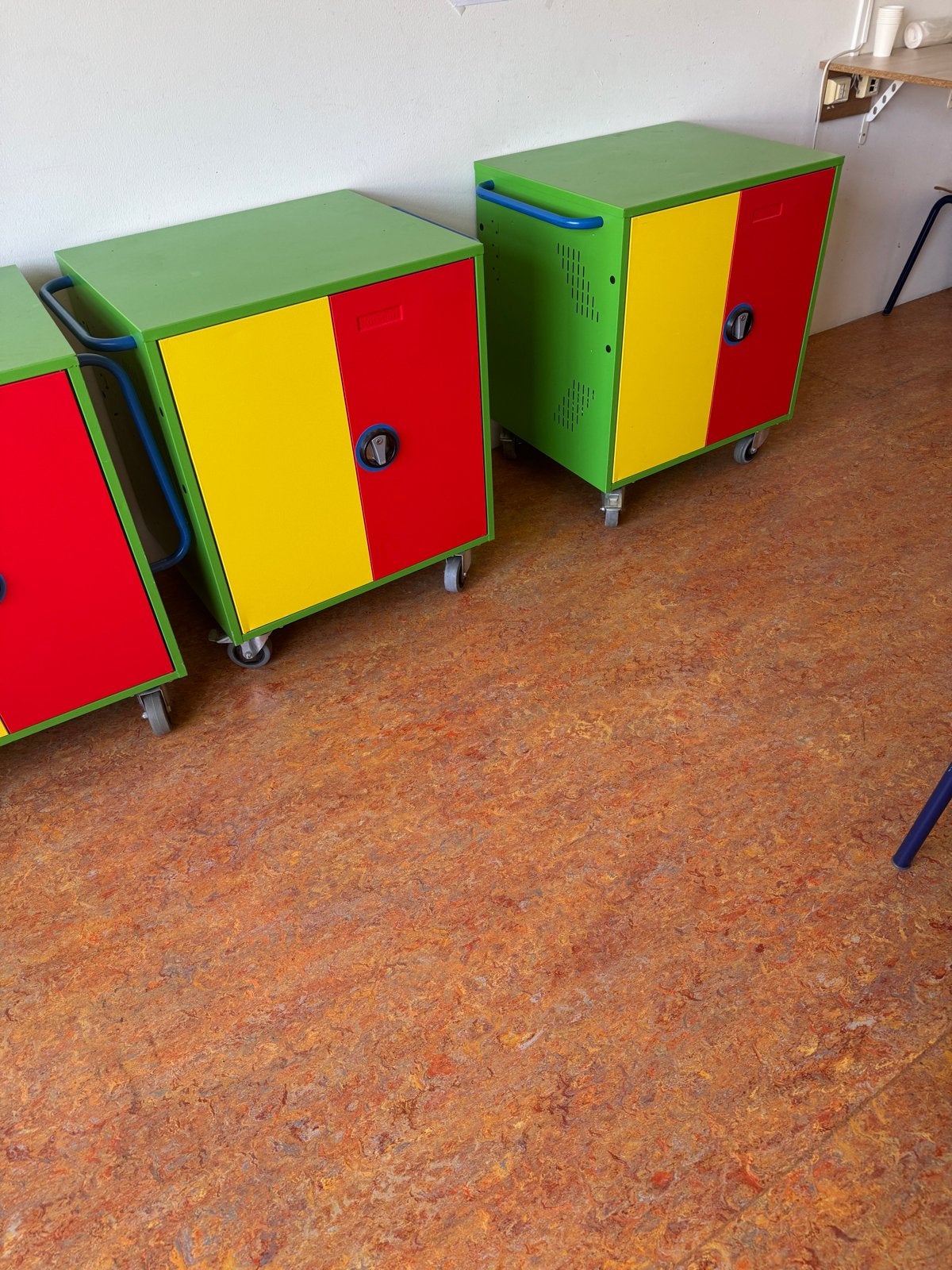 5 Laptop Karren - Ideaal voor Onderwijs of Kantoor, Ophalen of Verzenden, Gebruikt