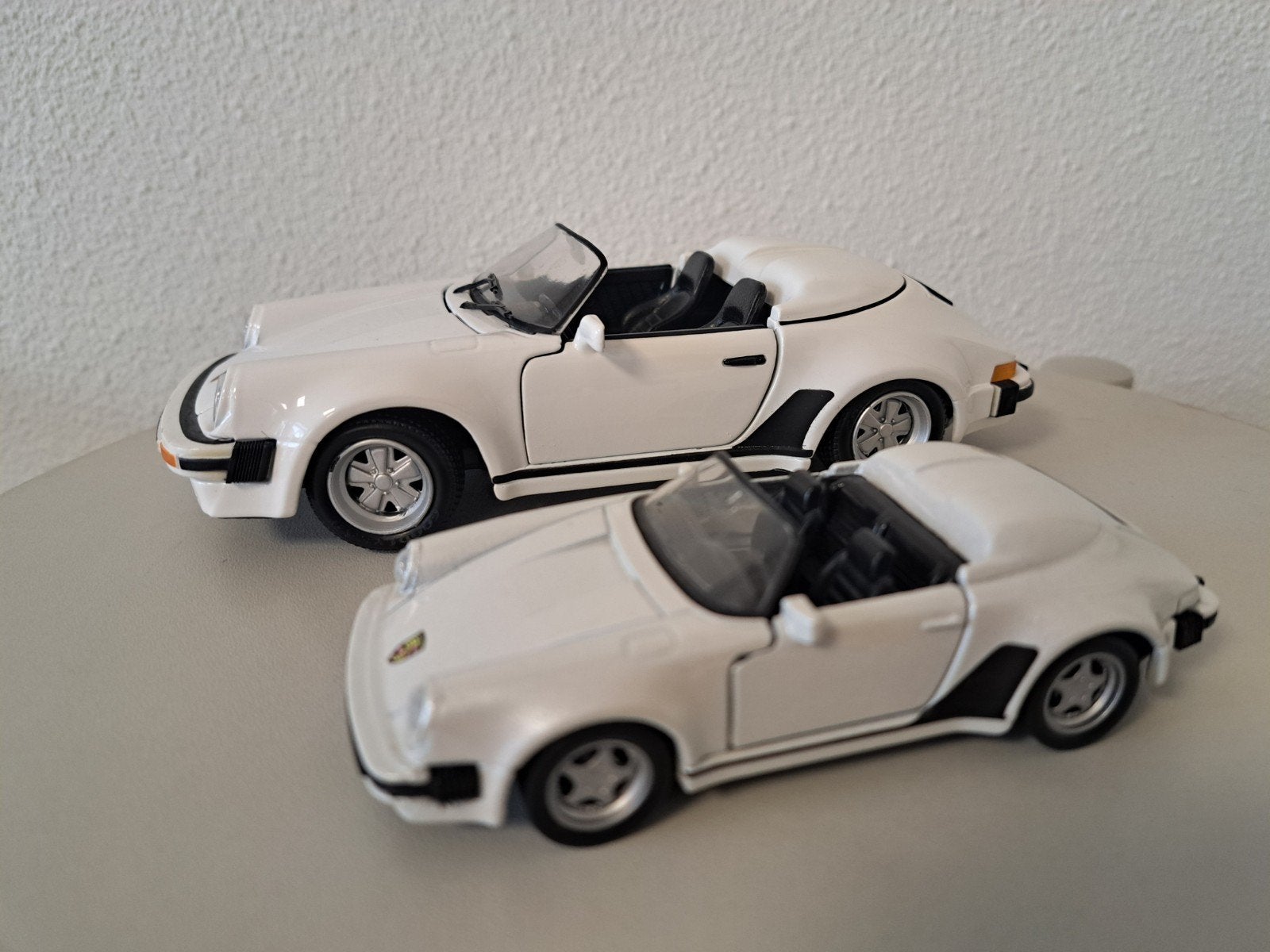 Miasto Porsche 911 Speedster 1/24 en 1/38, Ophalen of Verzenden, Zo goed als nieuw, Auto, Maisto