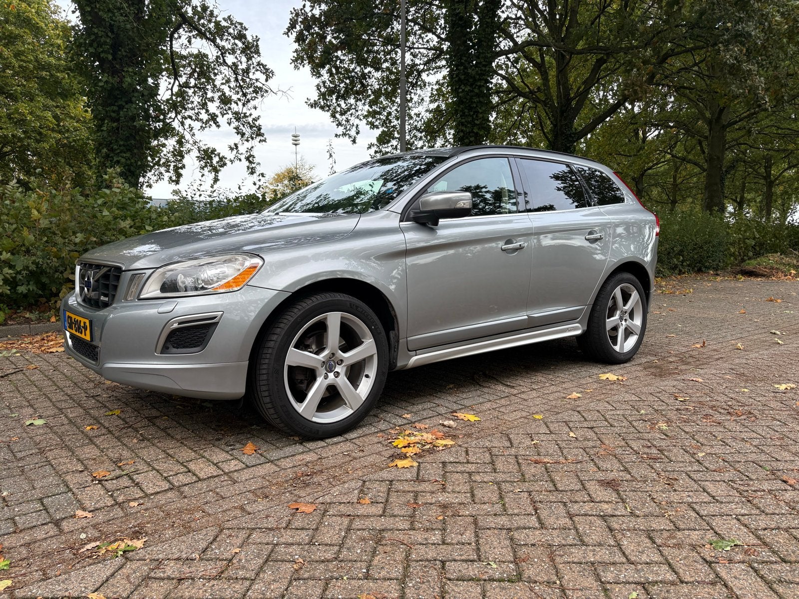 Volvo XC60 R-Design 2.0 T5 Powershift 2011 Grijs, 1800 kg, 4 cilinders, XC60, Particulier