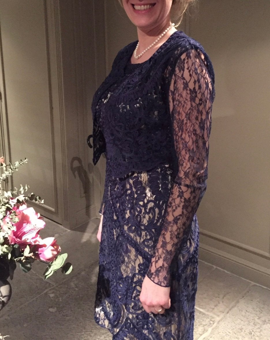 Exclusieve  jurk van kant met een handgemaakte bolero!, Kleding | Dames, Gelegenheidskleding, Ophalen of Verzenden, Zo goed als nieuw