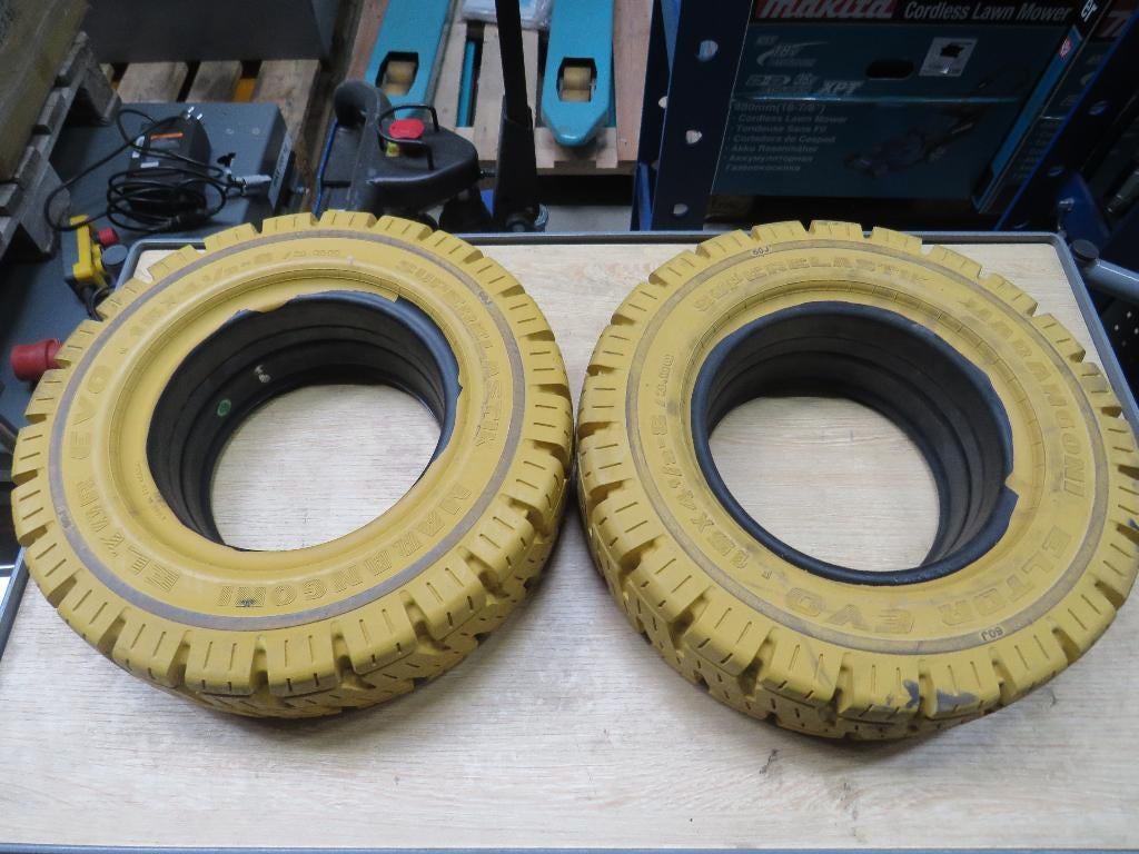maragoni non marking banden voor heftruck nieuw 2 stuks, Doe-het-zelf en Verbouw, Maragoni.com, Nieuw, Zandhaarweg, Ophalen of Verzenden