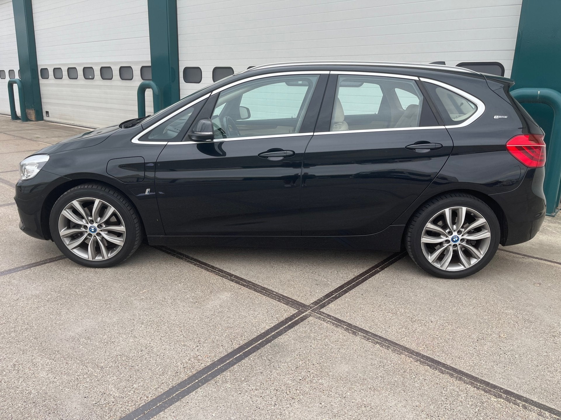 BMW 2-serie Active Tourer 225xe iPerformance Centennial High, Auto's, Automaat, Dealer onderhouden, 136 pk, Gebruikt