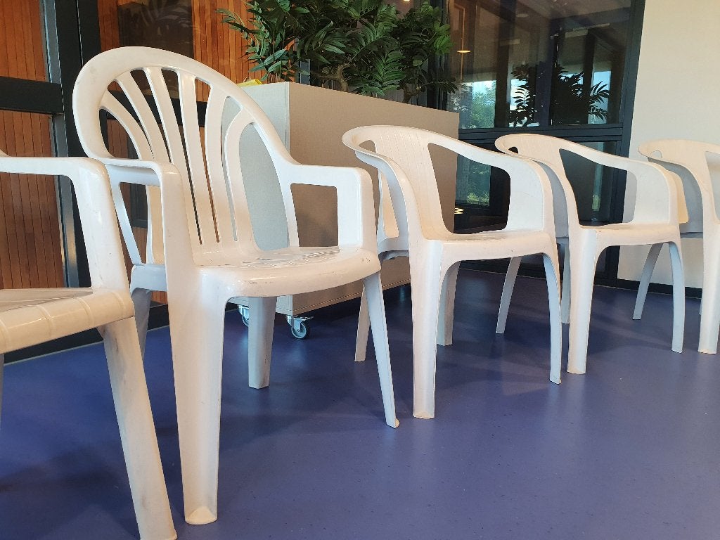 Witte (tuin)stoelen, Tuin en Terras, Tuinstoelen, Ophalen, Gebruikt, Kunststof, Stapelbaar