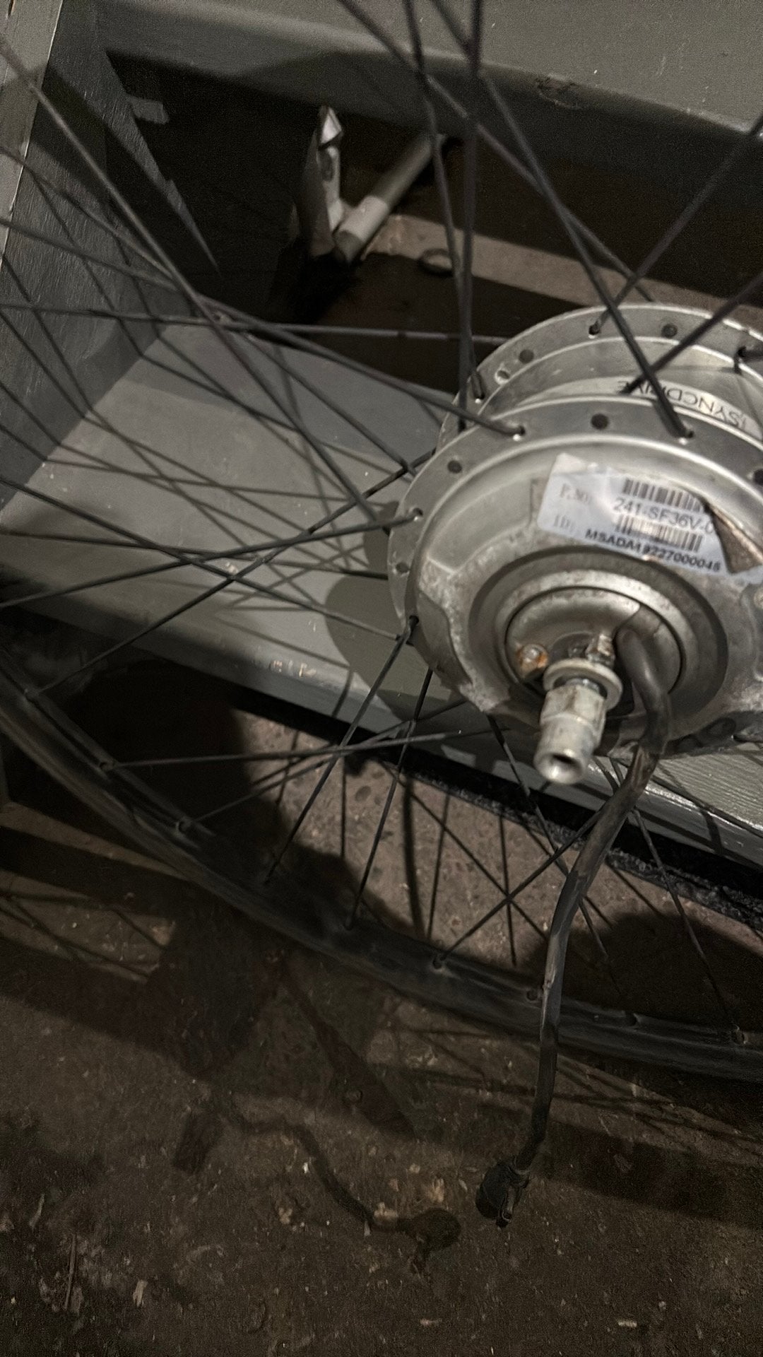 Voorwiel motoren Giant e bike 36v, Fietsen en Brommers, Ophalen, Zo goed als nieuw
