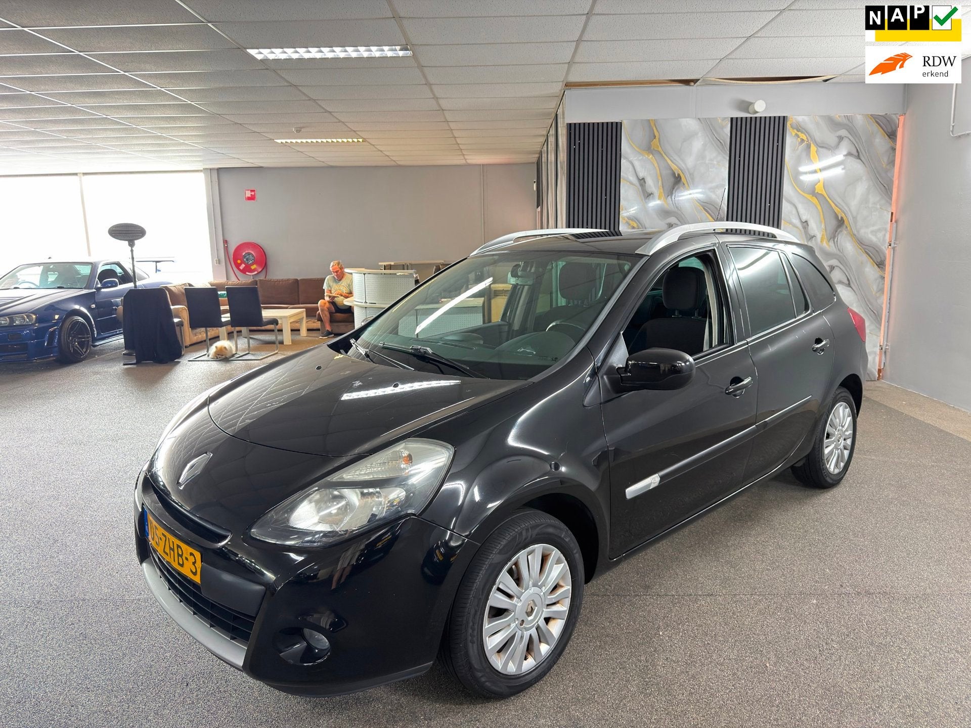 Renault Clio Estate 1.2 TCE Collection Apk Nieuw,Airco,Cruis, Auto's, Voorwielaandrijving, Euro 5, Gebruikt, Zwart