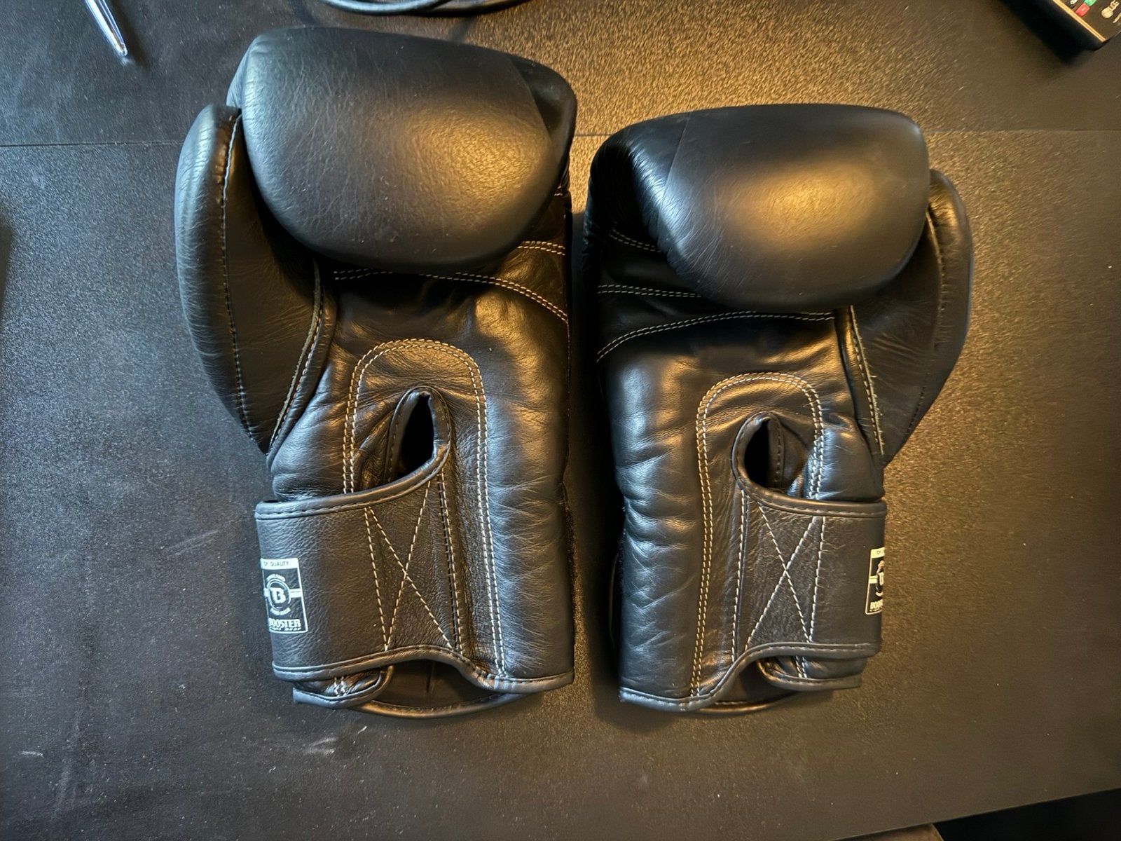 Booster kickbokshanschoenen V1 12 OZ, Ophalen of Verzenden, Zo goed als nieuw, Bokshandschoenen