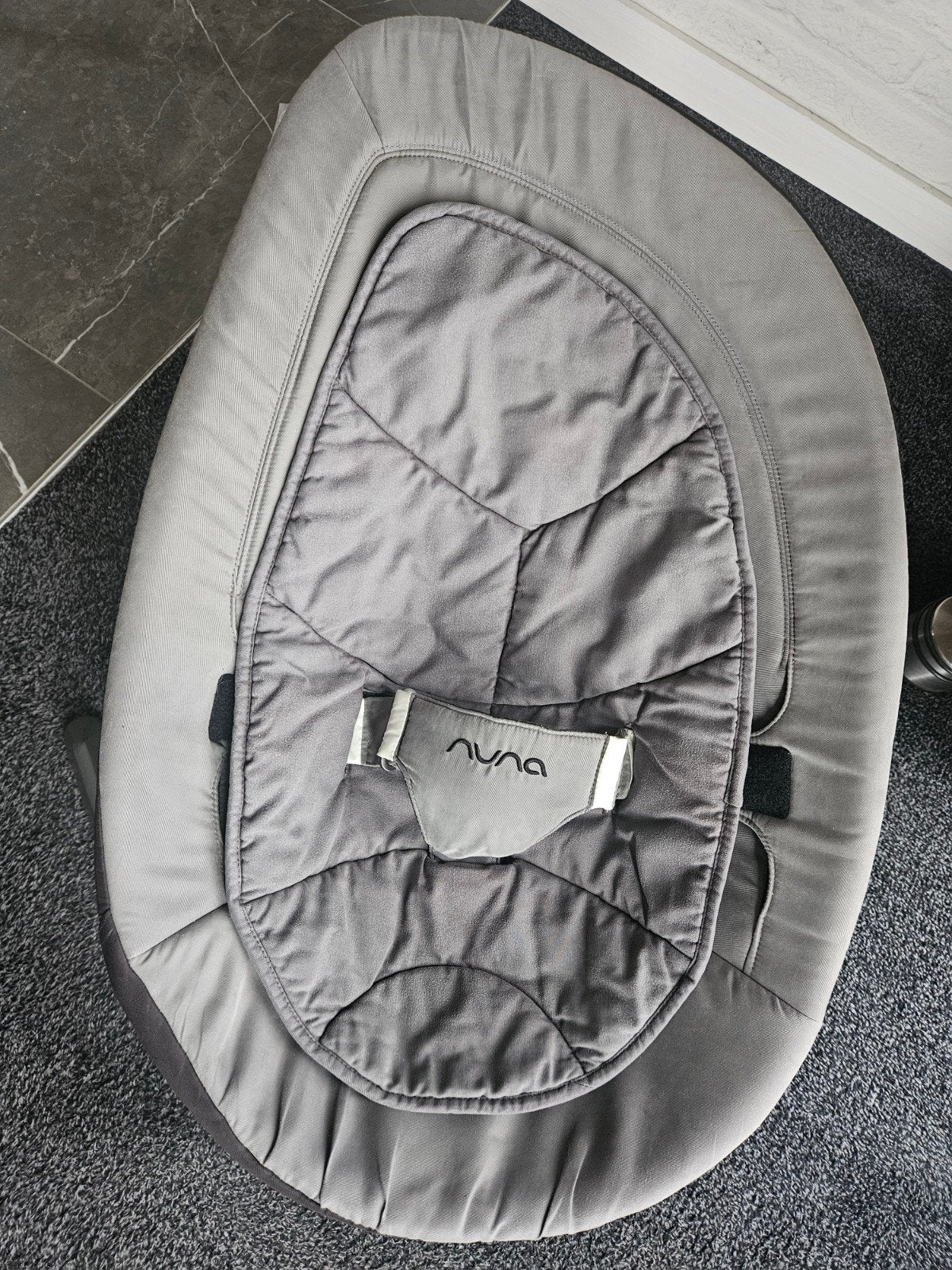 Nuna Leaf Wipstoel - Grijs, Kinderen en Baby's, Schommelstoel, Met gordel(s) of riempje(s), Zo goed als nieuw, Ophalen