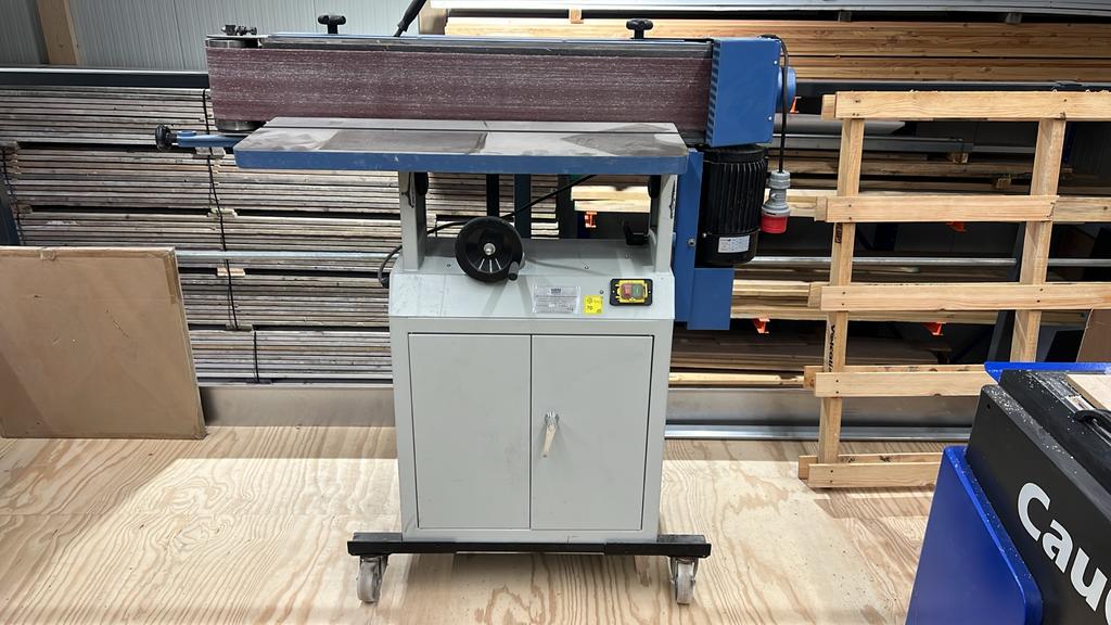 HBM Bandschuurmachine 380V op verrijdbaar onderstel, Doe-het-zelf en Verbouw, Ophalen, Bandschuurmachine, Zo goed als nieuw, Nvt