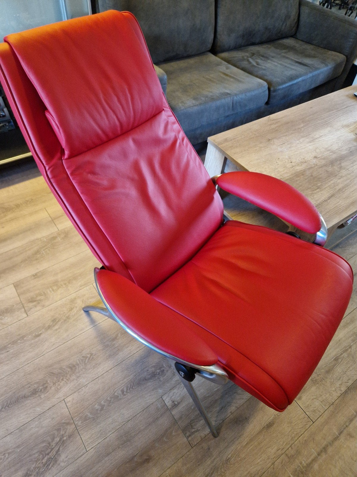 Stressless James Lounge Chair Red Leather Aluminum, Ophalen